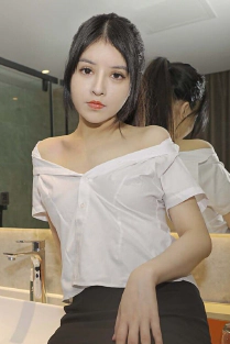 Ou Ni's Nude Picture