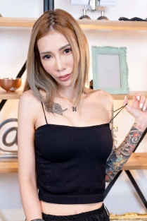 Xue Qian Xia's Nude Picture
